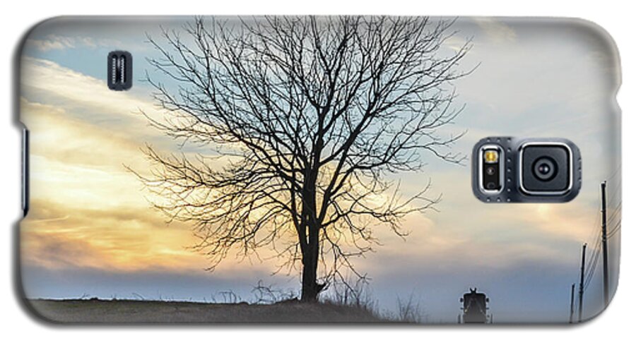 Amish Galaxy S5 Case featuring the photograph Buggy on the Crest by Tana Reiff