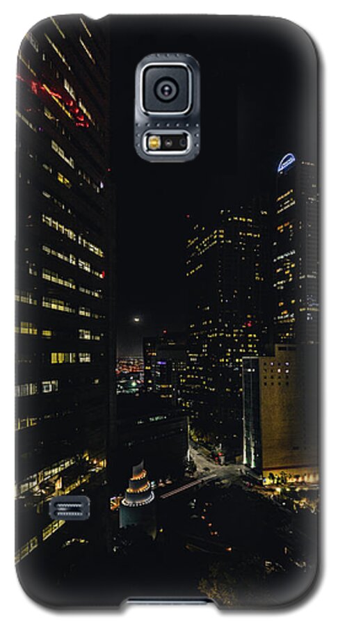 Crescent Galaxy S5 Case featuring the photograph Crescent Moon by Peter Hull