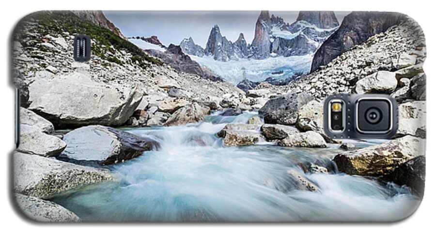 Granite Galaxy S5 Case featuring the photograph Fitz Roy on a cloudy day by Olivier Steiner