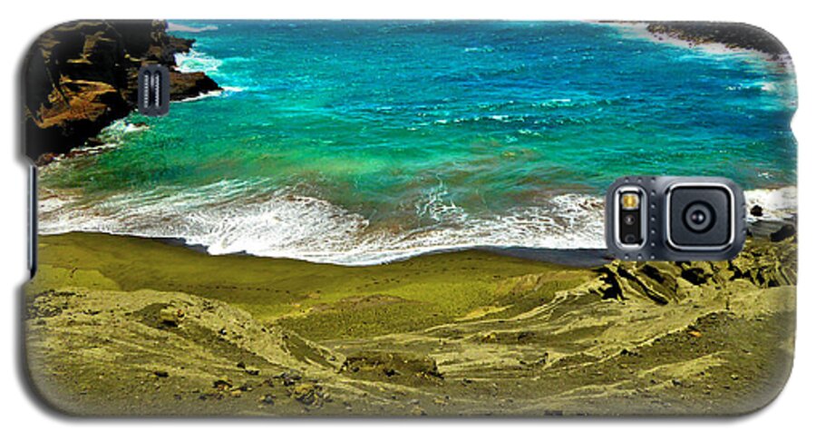 Big Island Galaxy S5 Case featuring the photograph Green Sand Beach by John Bauer