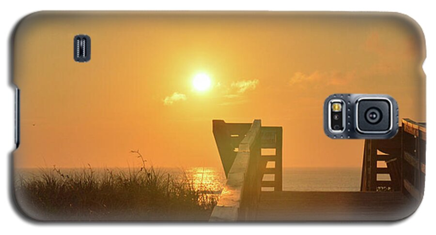 Banks Galaxy S5 Case featuring the photograph Listen To The Sunrise by Jamart Photography
