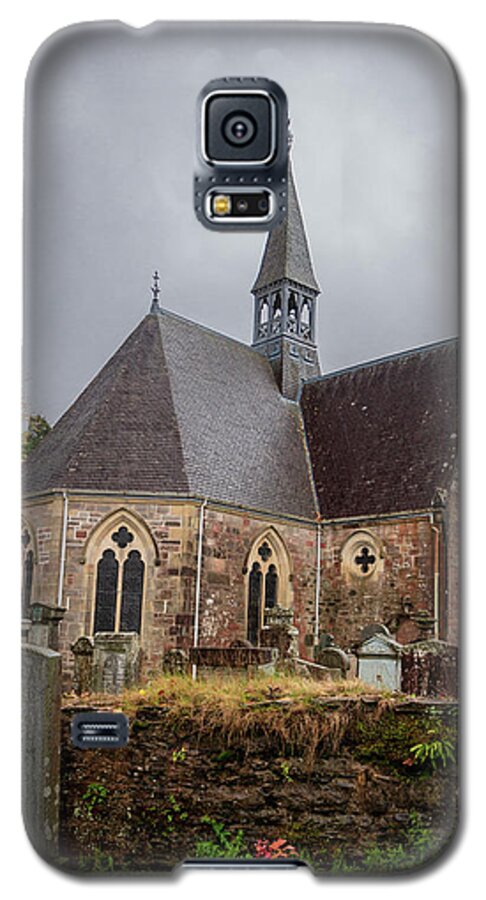Elizabeth Dow Galaxy S5 Case featuring the photograph Luss Parish Church by Elizabeth Dow