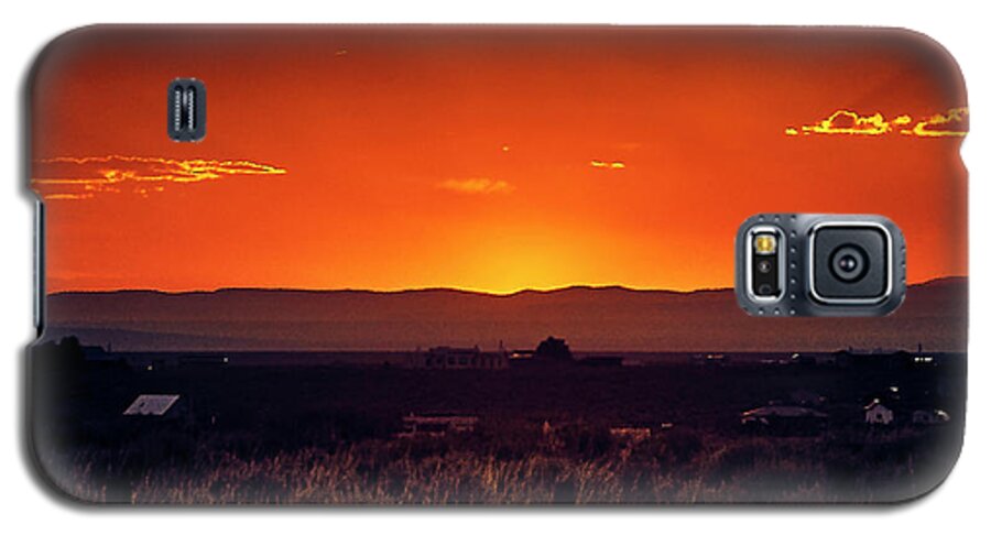 Santa Galaxy S5 Case featuring the photograph New Mexico Sunset by Charles Muhle