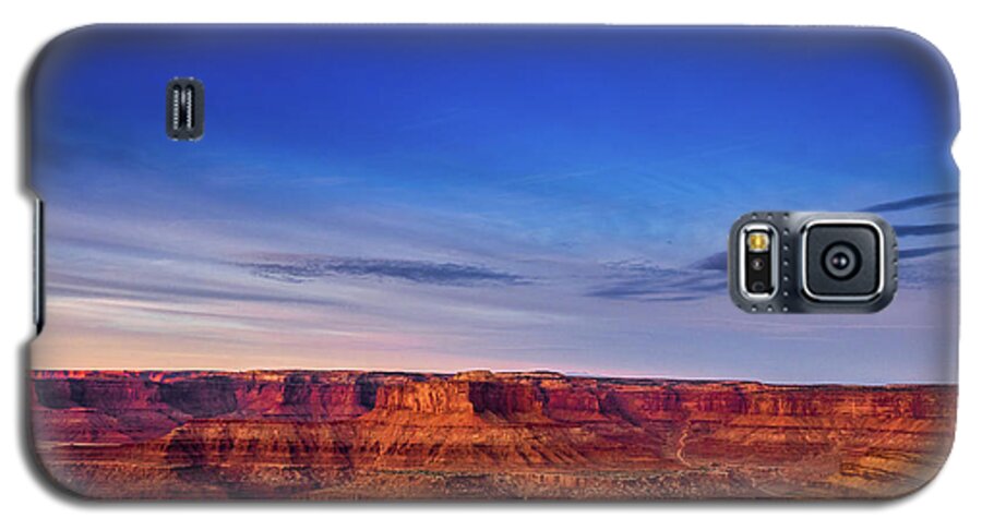 Aspens Galaxy S5 Case featuring the photograph Setting Moon by Johnny Boyd