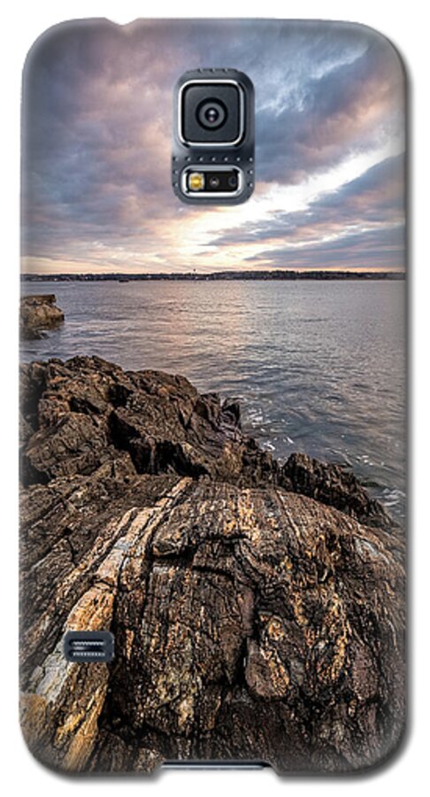 New Hampshire Galaxy S5 Case featuring the photograph Striations. Leading Lines In The Rocks by Jeff Sinon