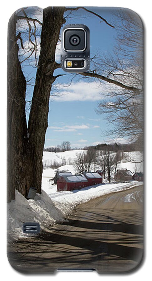Winter At Woodstock Galaxy S5 Case featuring the photograph Take a Ride down to the Jenne Farm by Jeff Folger