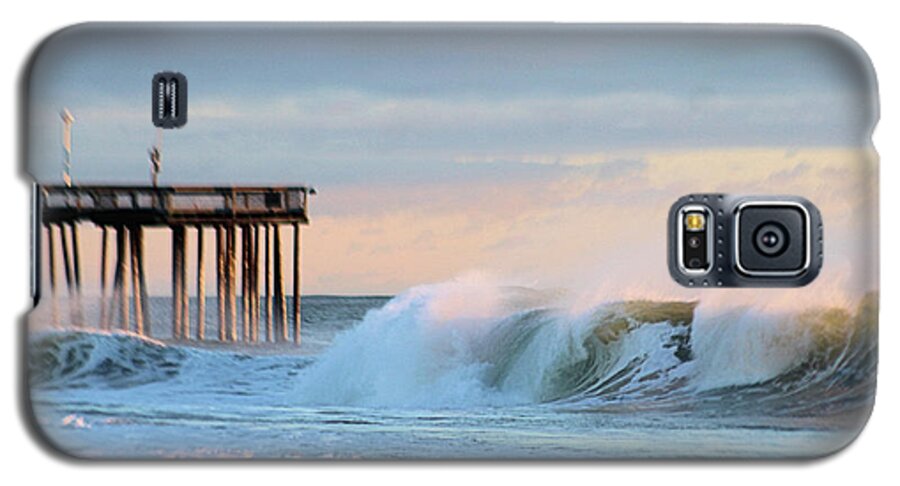Atlantic Galaxy S5 Case featuring the photograph Waves At The Inlet Beach by Robert Banach