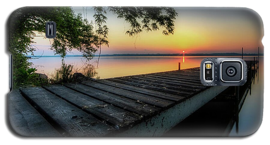 Sunrise Galaxy S5 Case featuring the photograph Sunrise over Cayuga Lake #2 by Everet Regal