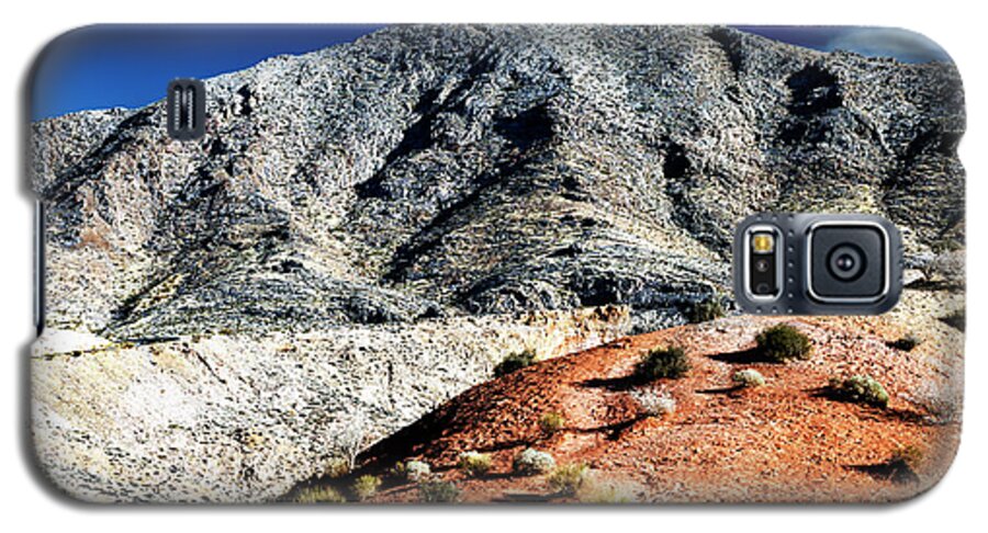 Desert Climbing Galaxy S5 Case featuring the photograph Desert Climbing at the Valley of Fire by John Rizzuto