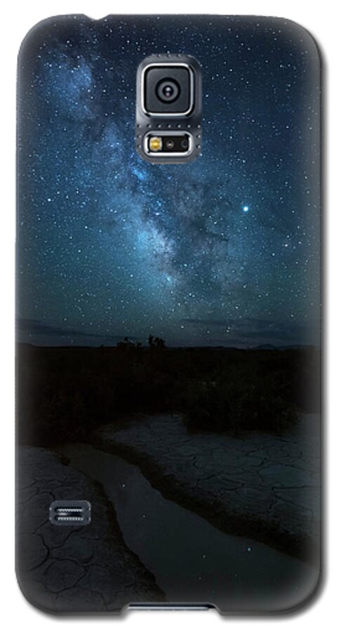  Galaxy S5 Case featuring the photograph Desert Night by Andrew Kumler