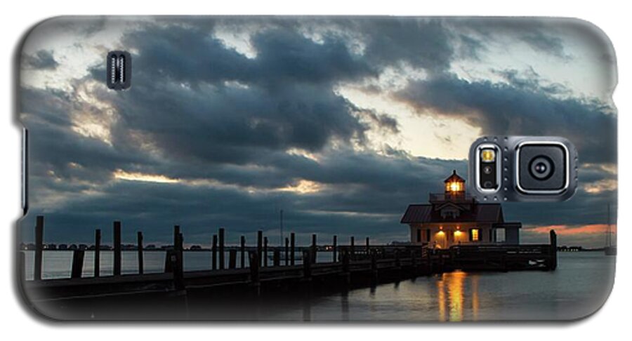 Architecture Galaxy S5 Case featuring the photograph Early Morning over Roanoke Marshes Lighthouse by Liza Eckardt