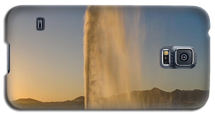 Arizona Galaxy S5 Case featuring the photograph Fountain Hills, Arizona Fountain Golden Hour Sunlight by Anthony Giammarino