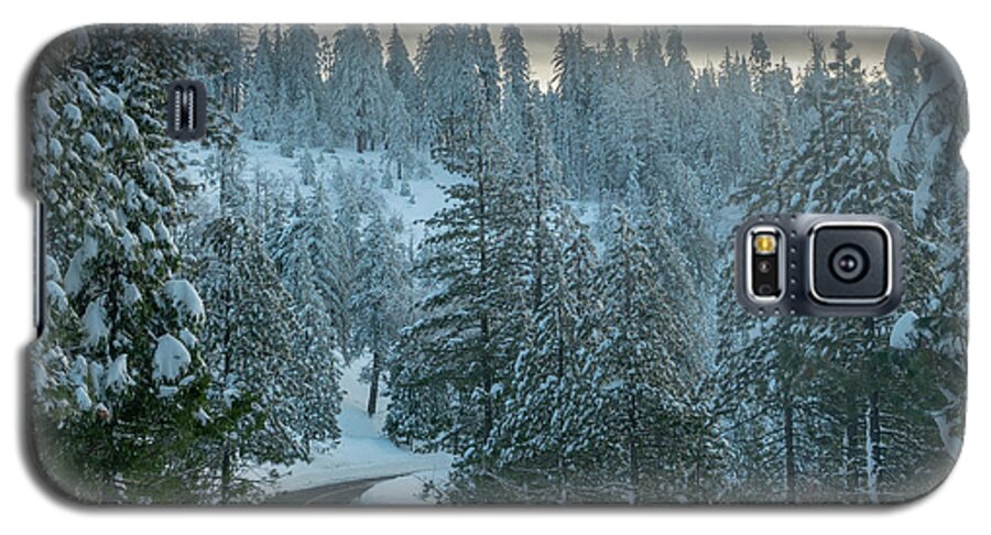 Sunrise Galaxy S5 Case featuring the photograph Frozen road highway 120 towards Yosemite 2 by Alessandra RC