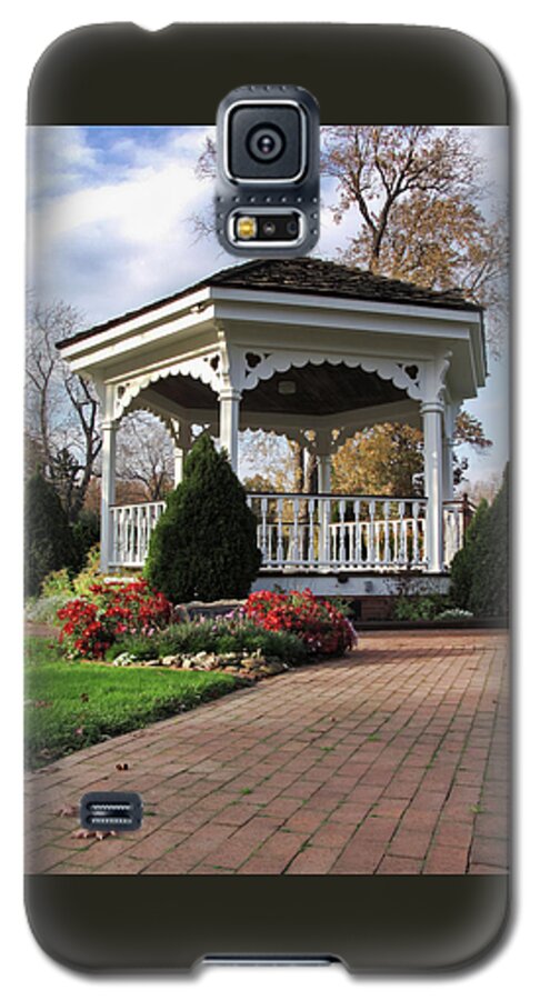 Gazebo Galaxy S5 Case featuring the photograph Gazebo at Olmsted Falls - 3 by Mark Madere