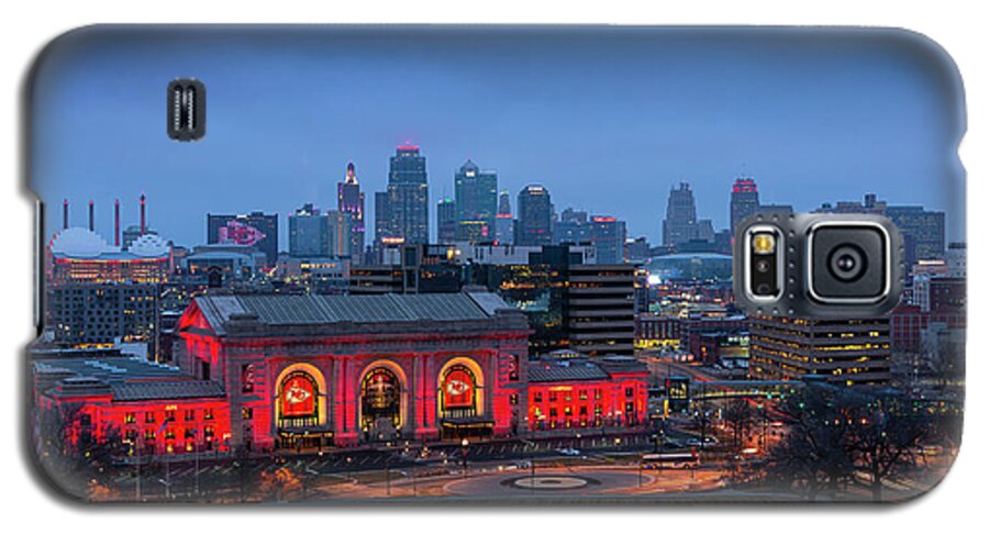 Kansas City Galaxy S5 Case featuring the photograph Kansas City Skyline Chiefs Red by Ryan Heffron