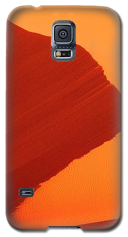 North America Galaxy S5 Case featuring the photograph Sand Dune Curves Coral Pink Sand Dunes Arizona by Dave Welling