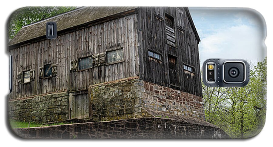 Scenic Galaxy S5 Case featuring the photograph The Barn Boathouse at Weathersfield Cove by Kyle Lee