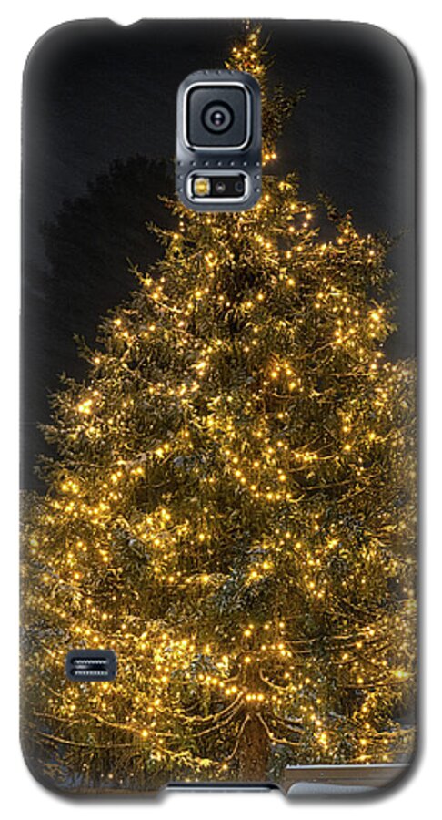 Christmas Galaxy S5 Case featuring the photograph Vermont Christmas Tree by Rod Best