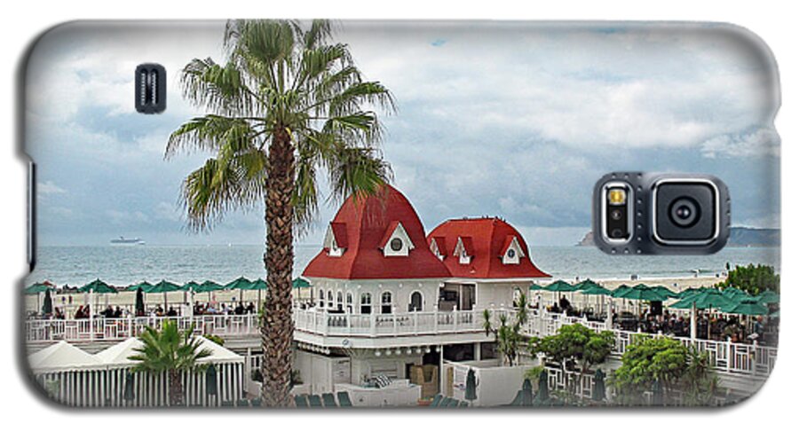 Red Roof Galaxy S5 Case featuring the photograph Vintage Cabana at The Del by Connie Fox
