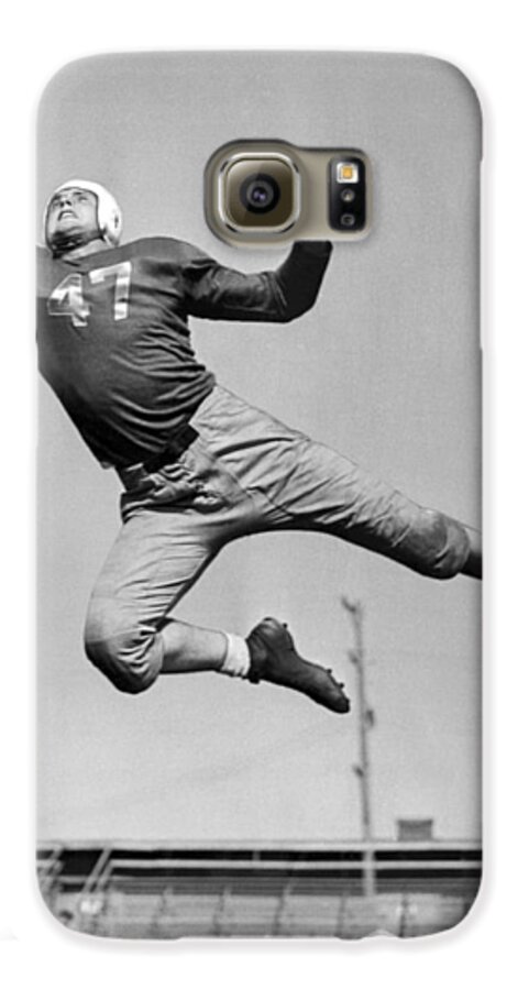 1945 Galaxy S6 Case featuring the photograph Football Player Catching Pass by Underwood Archives