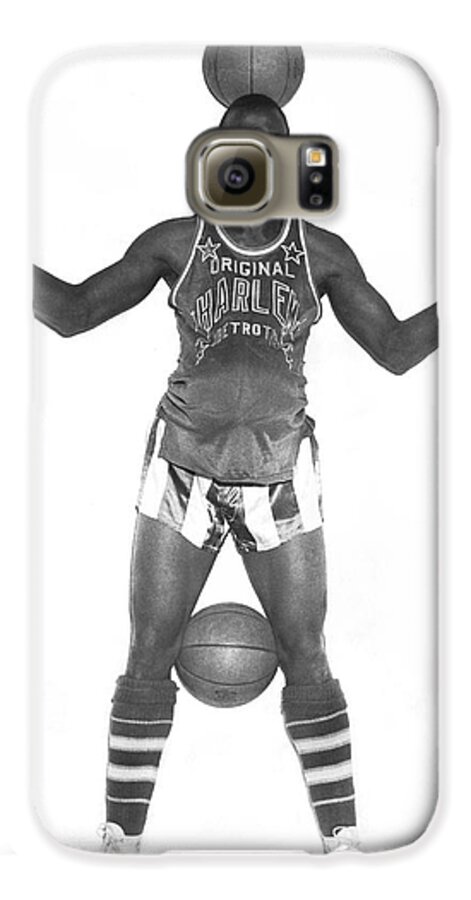 1 Person Galaxy S6 Case featuring the photograph Harlem Globetrotters Player by Underwood Archives