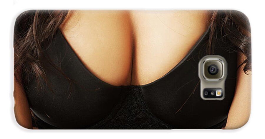 Close up on female boobs in black bra Galaxy S6 Case