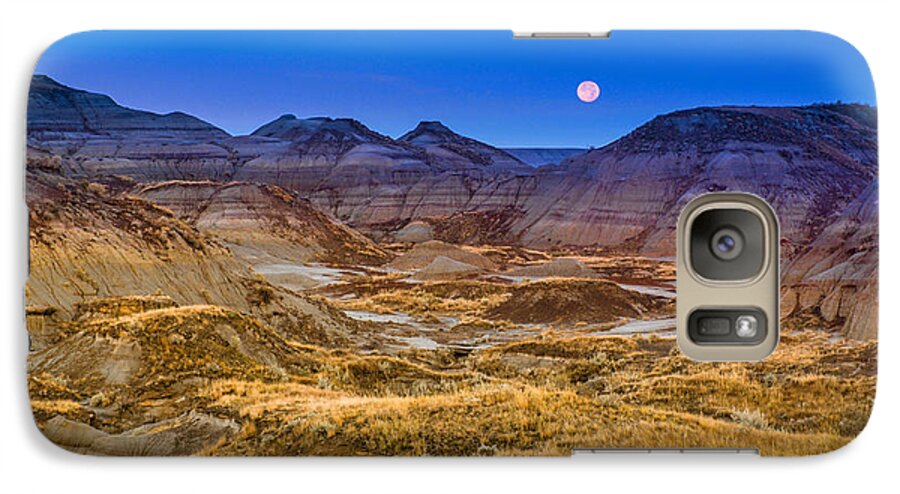 Alberta Galaxy S7 Case featuring the photograph Dinosaur Harvest Moon by Rob Tullis