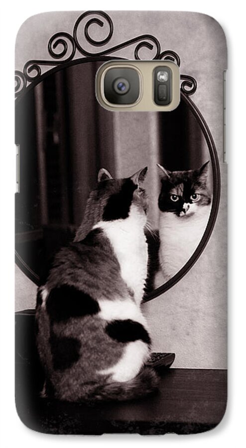 Cat Galaxy S7 Case featuring the photograph At the mirror by Laura Melis