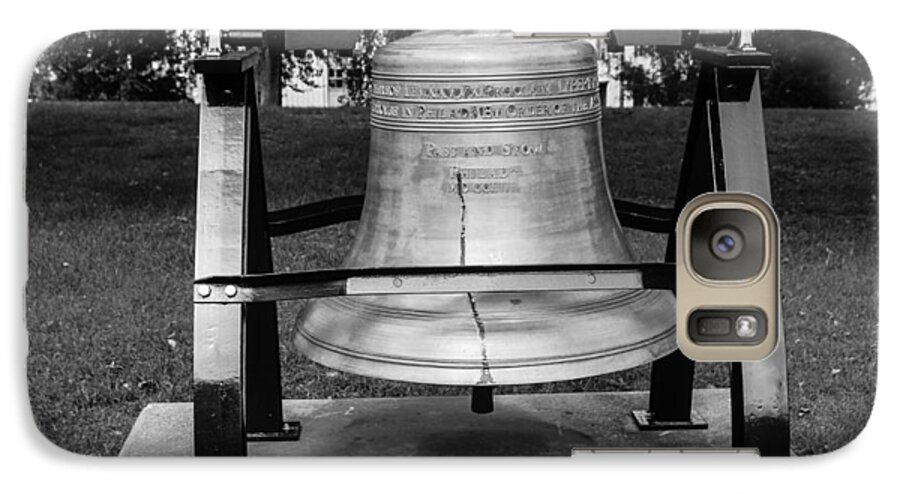 Historic Bell At Tennessee State Capital Building Galaxy S7 Case featuring the photograph Bell at Tn State Capitol by Robert Hebert