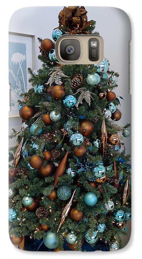 Christmas Galaxy S7 Case featuring the photograph Blue and Gold Xmas Tree by Richard Reeve