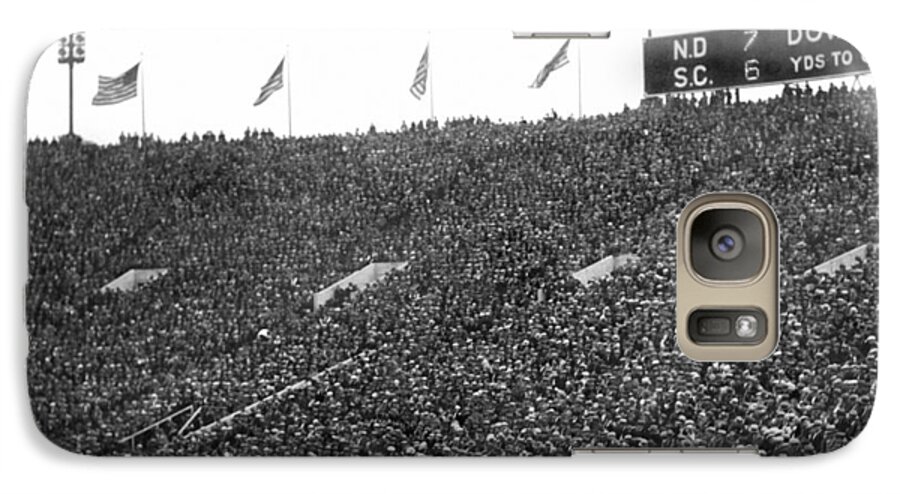 1927 Galaxy S7 Case featuring the photograph Notre Dame-USC Scoreboard by Underwood Archives