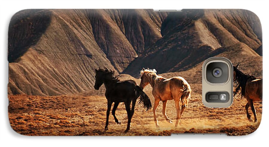 Wild Horses Galaxy S7 Case featuring the photograph Running Free by Priscilla Burgers
