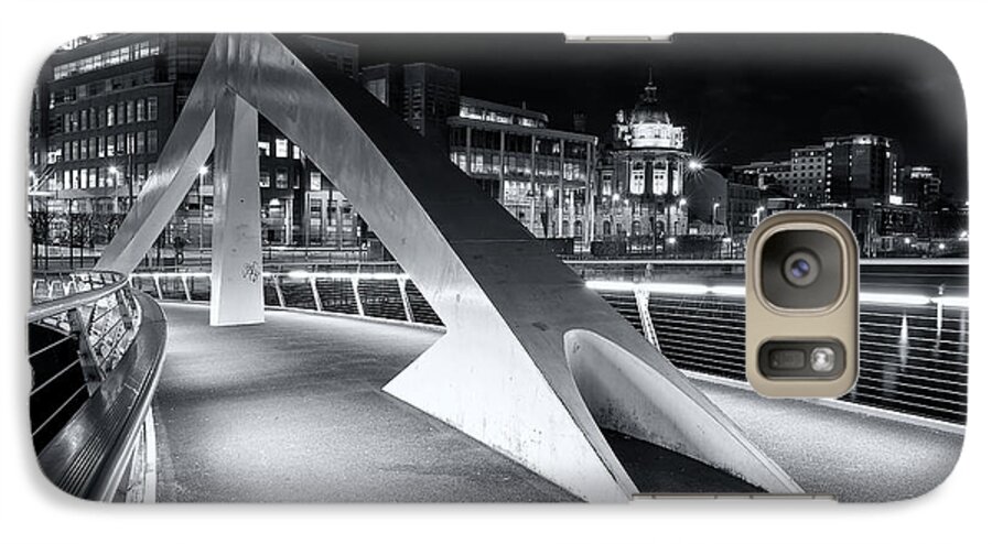 Cityscape Galaxy S7 Case featuring the photograph Tradeston Footbridge by Stephen Taylor