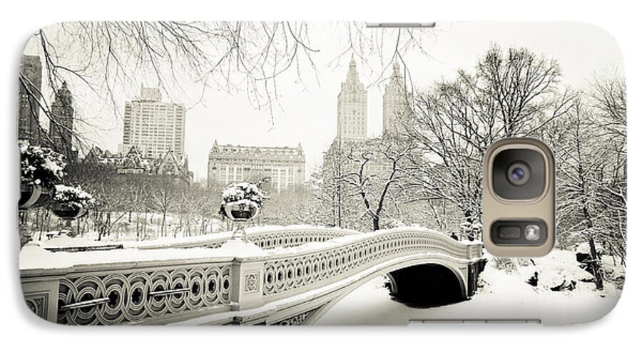 New York City Galaxy S7 Case featuring the photograph Winter's Touch - Bow Bridge - Central Park - New York City by Vivienne Gucwa