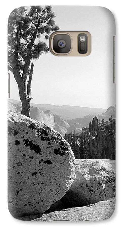 Yosemite Landscape Galaxy S7 Case featuring the photograph Yosemite's Olmsted Point by Kevin Desrosiers