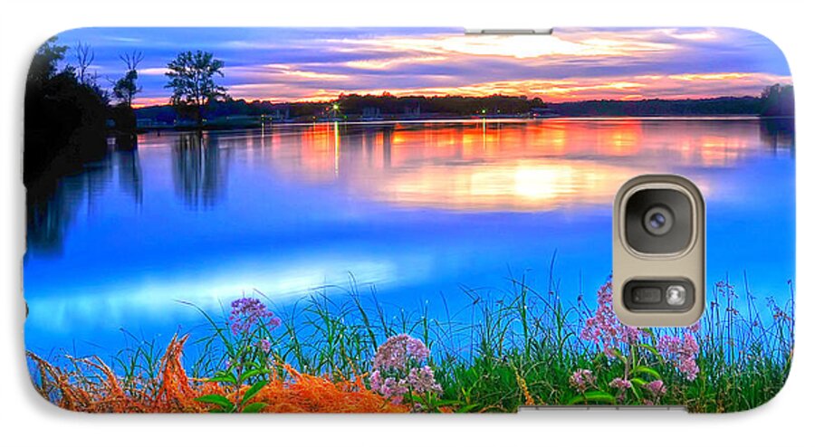Flowers Along Shore Of Lake Galaxy S7 Case featuring the photograph Shoreline Sundown by Randall Branham