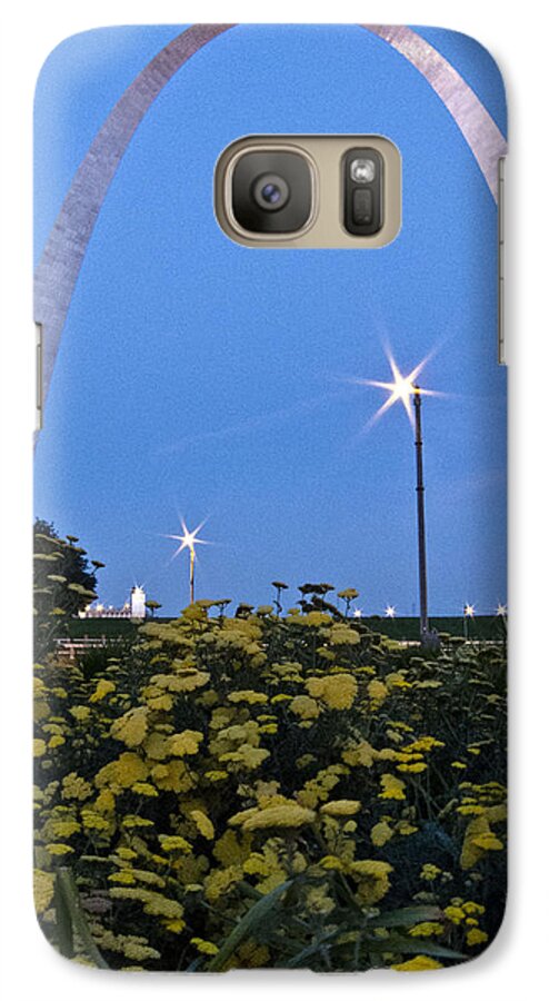 S. Louis Galaxy S7 Case featuring the photograph St Louis Arch with Twinkles by Nancy De Flon
