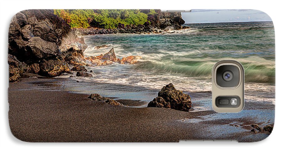 Maui Galaxy S7 Case featuring the photograph Black Sand Beach Maui by Shawn Everhart