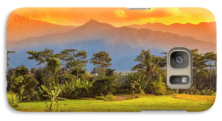 Mountains Galaxy S7 Case featuring the photograph Evening Scene by Charuhas Images