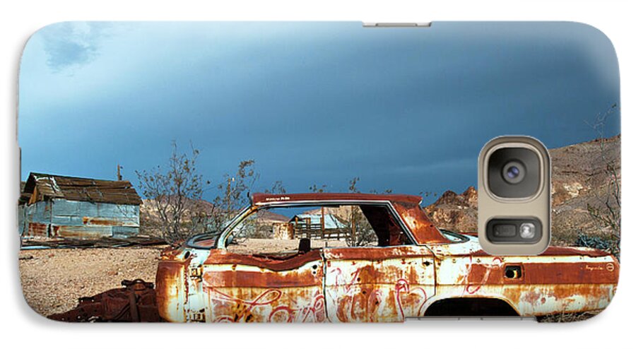 Ghost Town Galaxy S7 Case featuring the photograph Ghost Town Old Car by Catherine Lau
