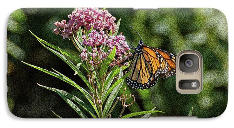 Butterfly Galaxy S7 Case featuring the photograph Monarch on Milkweed by Sandy Keeton
