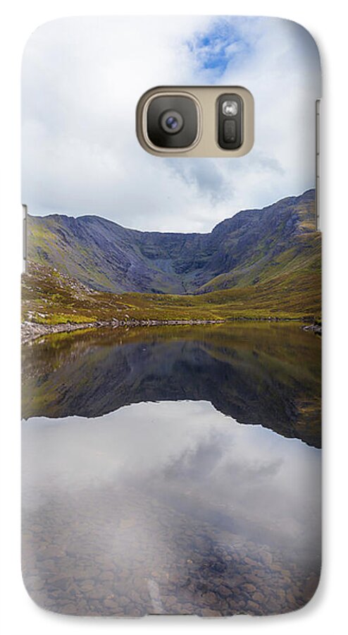 Black Galaxy S7 Case featuring the photograph Reflections of the Macgillycuddy's Reeks in Lough Eagher by Semmick Photo