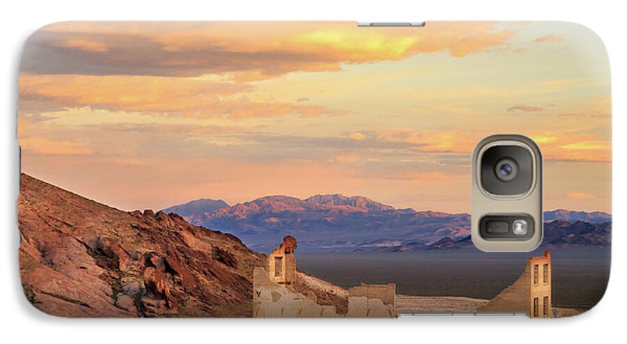 Rhyolite Galaxy S7 Case featuring the photograph Rhyolite Bank At Sunset by James Eddy