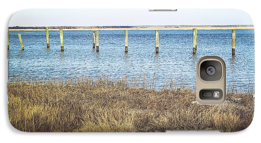 Wood Pilings Galaxy S7 Case featuring the photograph River's Edge by Colleen Kammerer