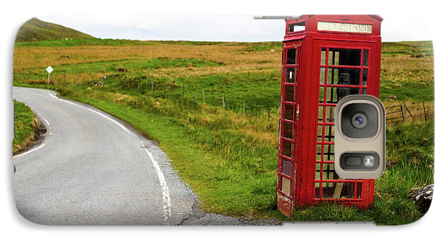 Landscape Galaxy S7 Case featuring the photograph Telephone booth on Isle of Skye by Davorin Mance