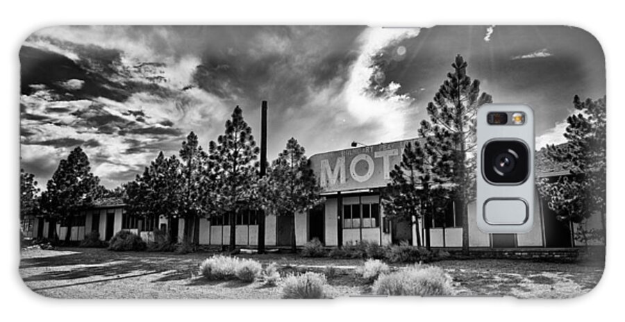 Black White Deserted Abandoned Clouds Sky Motel Spooky Building Trees Desert Galaxy Case featuring the photograph Abandoned by Cat Connor