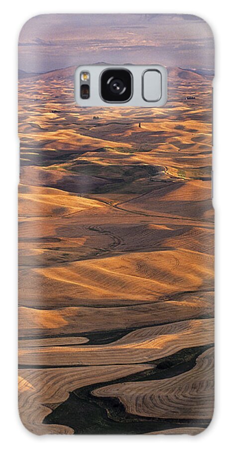 Usa Galaxy Case featuring the photograph After Harvest from Steptoe Butte by Doug Davidson