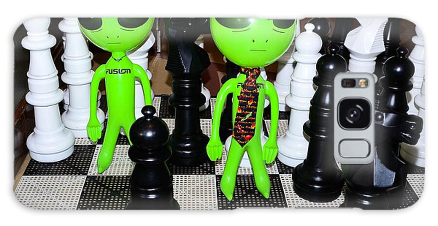 Do Not Challenge These Aliens To A Game Of Chess. They Play For Keeps! Galaxy S8 Case featuring the photograph Aliens Playing Chess by Richard Henne