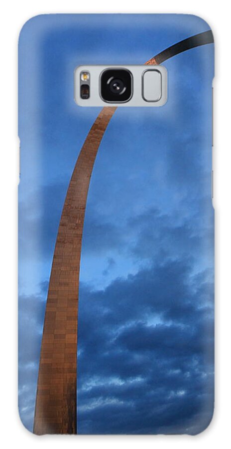 Gateway Arch Galaxy S8 Case featuring the photograph Arch Glow by Scott Rackers