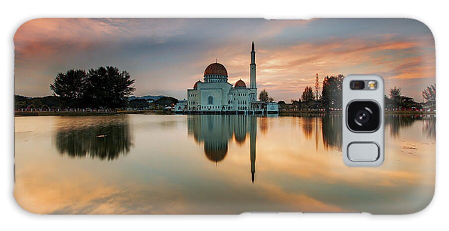 Tranquility Galaxy Case featuring the photograph As-salam Mosque by Ssphotography